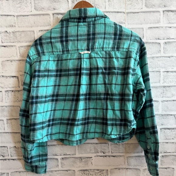 Women’s American Eagle turquoise plaid cropped flannel style button down Small - Picture 2 of 4
